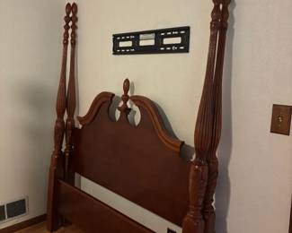 Queen size 4 poster bed frame