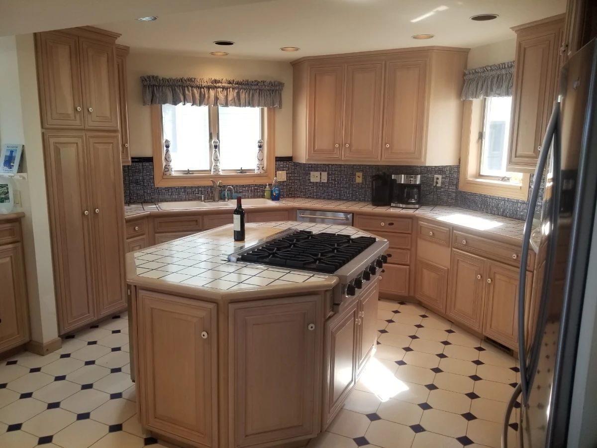 Custom kitchen with island - ample upper & lower cabinetry