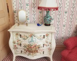 Handpainted 3-drawer Bombay dresser; table lamp