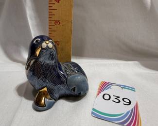 De Rosa Rinconada Ceramic Blue Seal Figurine $14.00