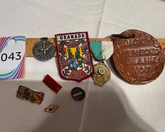 Travel & Souvenir Pins Patches & Medals