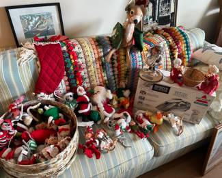 35x Annalee Christmas Dolls