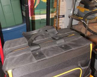 New Dewalt 7-piece powertool set with batteries & charger
