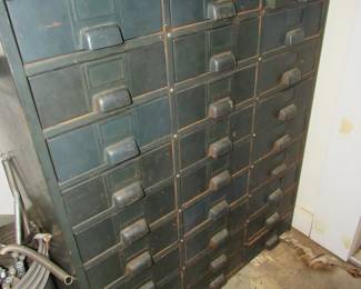 VTG metal tool cabinet