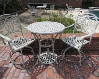 Cast aluminum bistro set