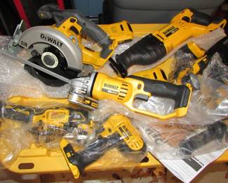 New Dewalt 7-piece power tool set with batteries & charger