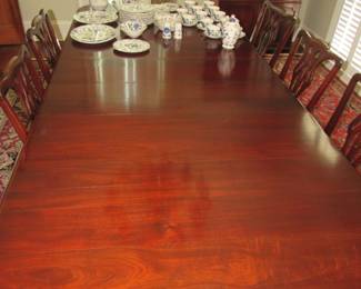 Beautiful antique mahogany dining room table