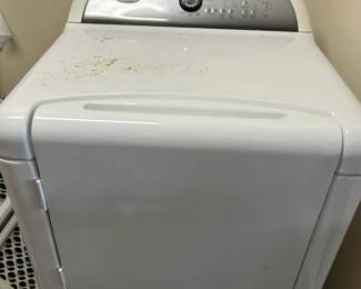 #200 Whirlpool cabrio platinum electric dryer plugged in and running (as-is scratches on top) $150.00