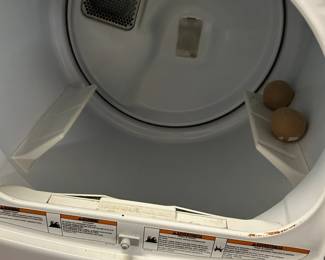 #200 Whirlpool cabrio platinum electric dryer plugged in and running (as-is scratches on top) $150.00