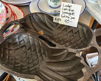 #159 Lodge Cast Iron pineapple baking pan $40.00