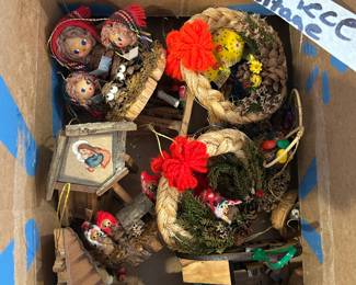 #121 Vintage 13 pcs wood and pinecone ornaments $25.00