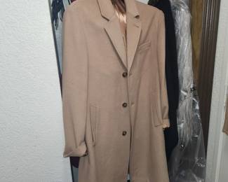 London Fog Men's Signature Wool-Blend Overcoat in the color camel. This classic piece features a single-breasted three-button closure, notched lapels, side welt pockets, and a fully lined interior.