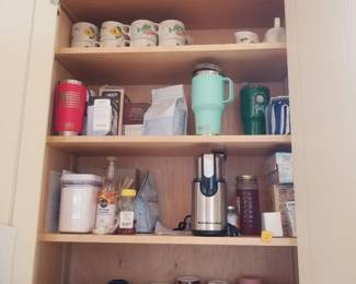 Mugs & beverage containers