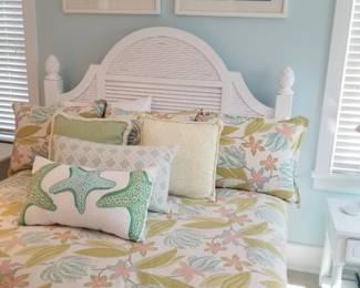 Pretty white queen bed by Lane Furniture