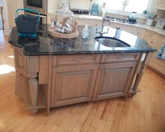 Kitchen island with wet bar sink