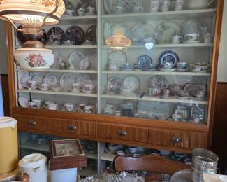 Tea cups/saucers