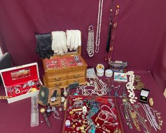 Mystery Lot Collection Of Vtg Jewelry