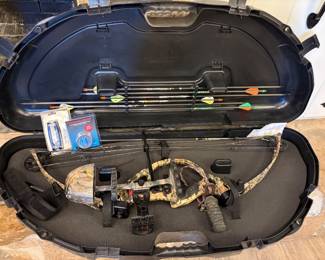 Hoyt ZR200 With Hard Case