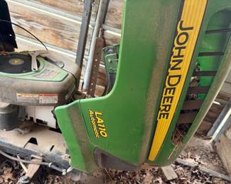 John Deer LA110 Automatic Riding Mower (needs a new battery)