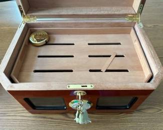 Wood diamond inlayed high gloss wooden cigar humidor.