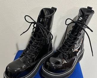 Avenger Fortune Black Patent combat work boots, size 6.5