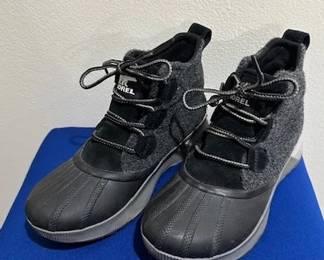 Sorel "Out n About" boots, size 6.5