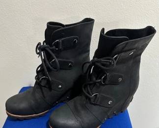 Sorel, Joan of Arctic, size 6.5