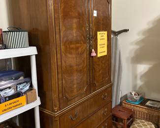 CHEST OF DRAWERS