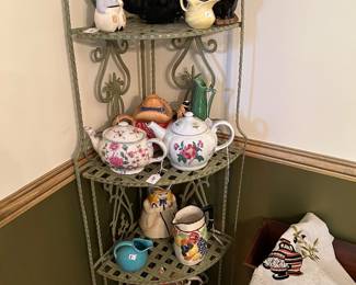 COLLECTION OF TEAPOTS