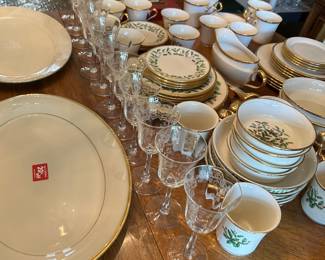 LENOX HOLIDAY PATTERN