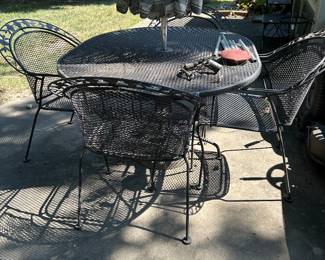 WROUGHT IRON PATIO SET