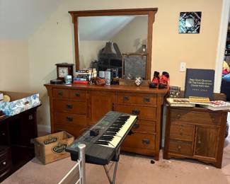Vaughan Bassett Dresser w/Mirror