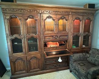 Lighted wall unit