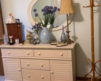 White wash dresser