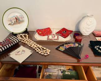 Fans, purses, hankies, collectors plate and bird vase