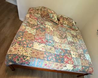 King bed, quilt 