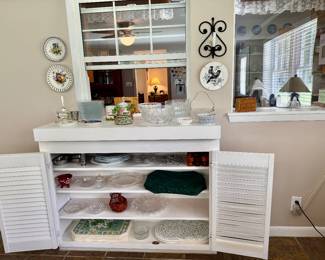 Placemats, dishes, crystal bowls, plates
