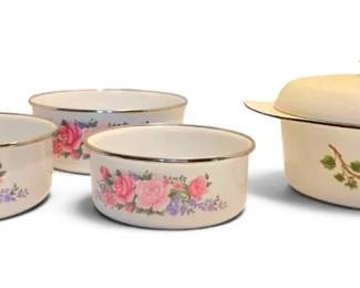 Kockums Veranka Enamel Pot w Ivy Metal Enamel Rose Bowls