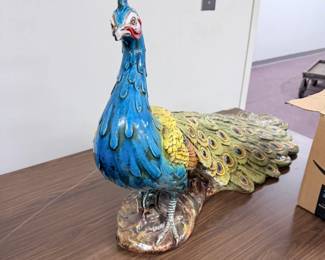 Italian pottery large peacock in excellent condition. Circo 1950-1970. Approxmate demensions:L40x H 23 x W 16 in.