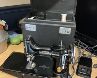 Vintage singer featherweight sewing machine. In excellent condition. Includes carrying case.. works great!