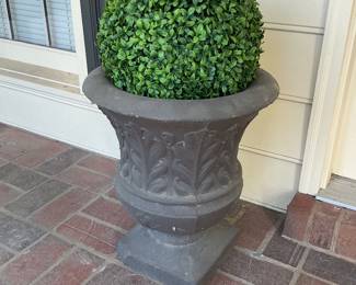 Concrete urns