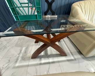 Wood/glass end table