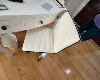 White Desk and chair