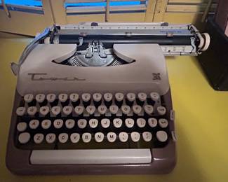 1950s - 1960s Sears Tower President XII Typewriter