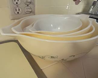 PYREX Shenandoah , Yellow Floral Bowls