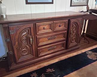 Thoamasville Wood Furniture Buffet, Console, Side Board