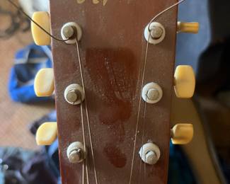Avila Acoustic Guitar