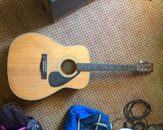 Yamaha Acoustic Guitar