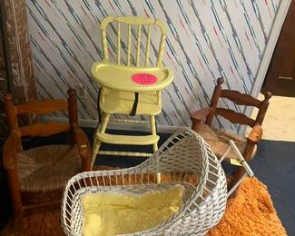 Vintage wicker baby bassonete