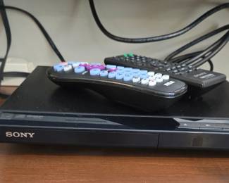 Sony CD/DVD Player DVP-SR210P w/Remote